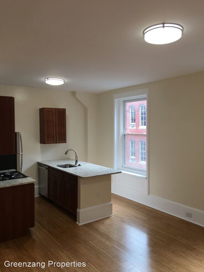 Building Photo - 2015 Locust St