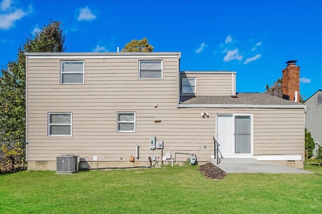 Building Photo - 4005 Vermilion Ave