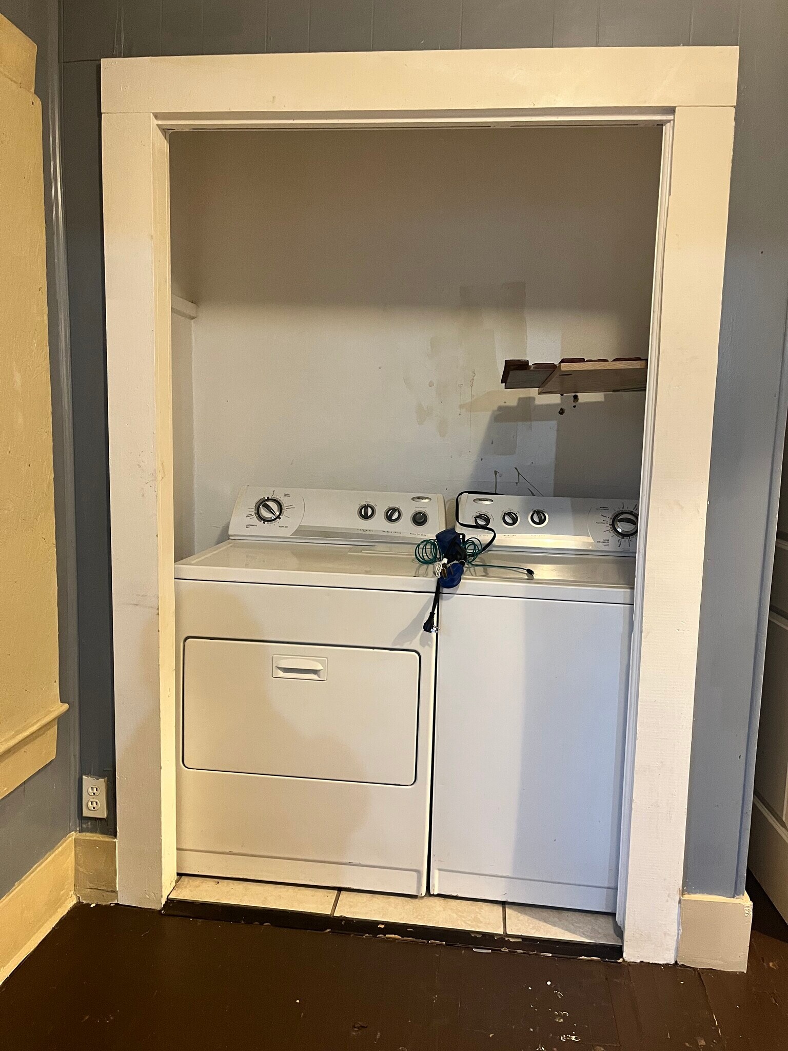 Washer & dryer - 2201 N I St
