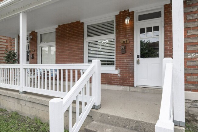 Building Photo - E 11th Ave 162-164 MLR
