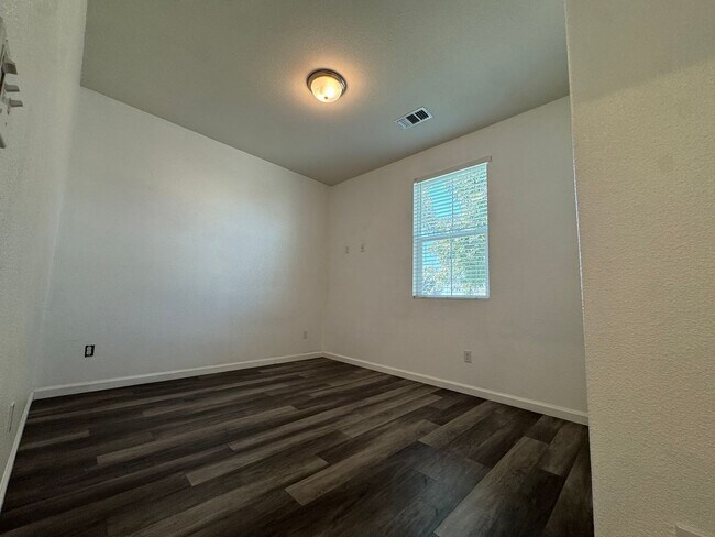 Building Photo - 2469 S Rogers Ln