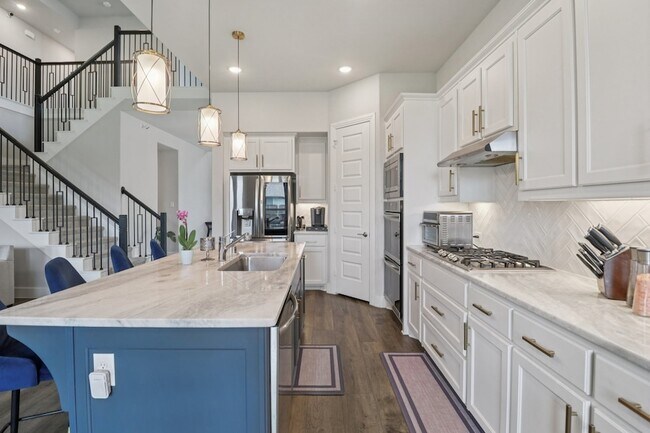 Building Photo - 1329 Stoneleigh Pl