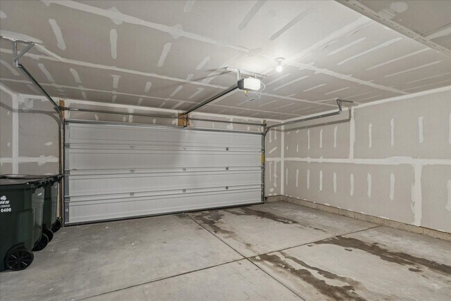 Building Photo - 406 Red Oak Cir