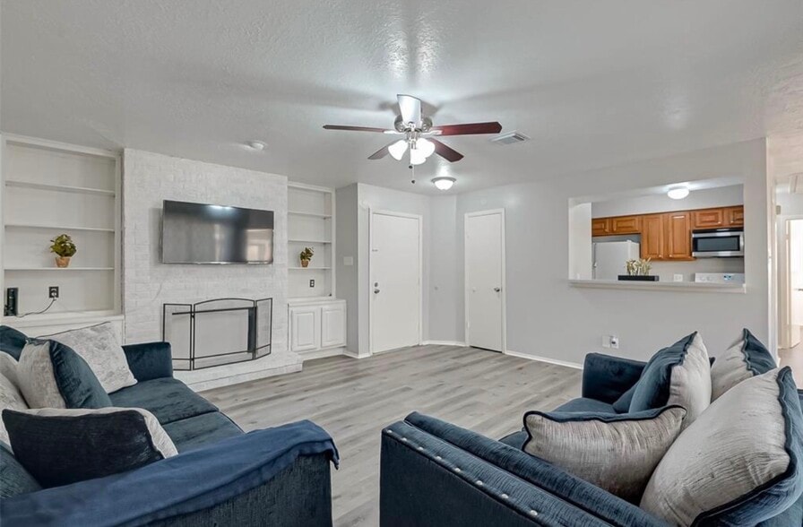 Family Room - 10826 Lynbrook Dr