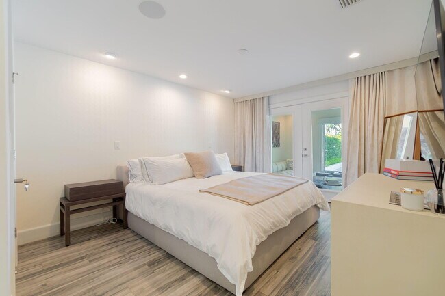 Building Photo - 2291 Las Casitas Dr