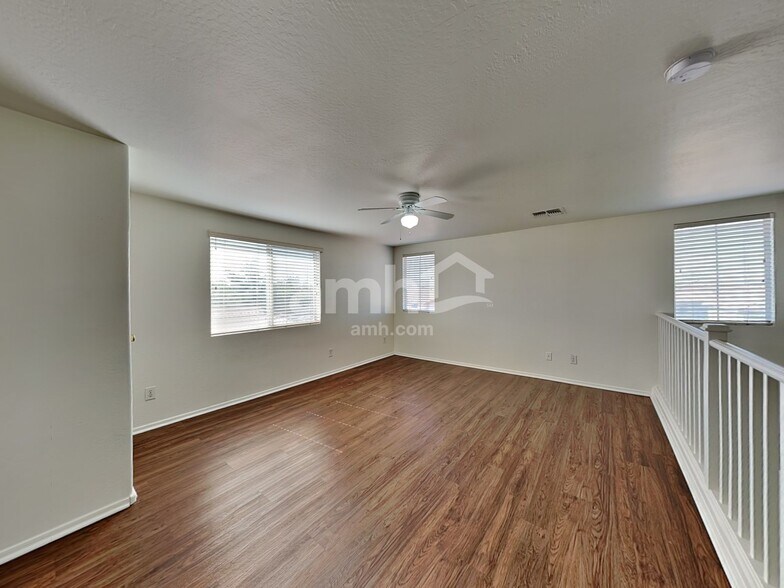 Building Photo - 5211 W Warner St