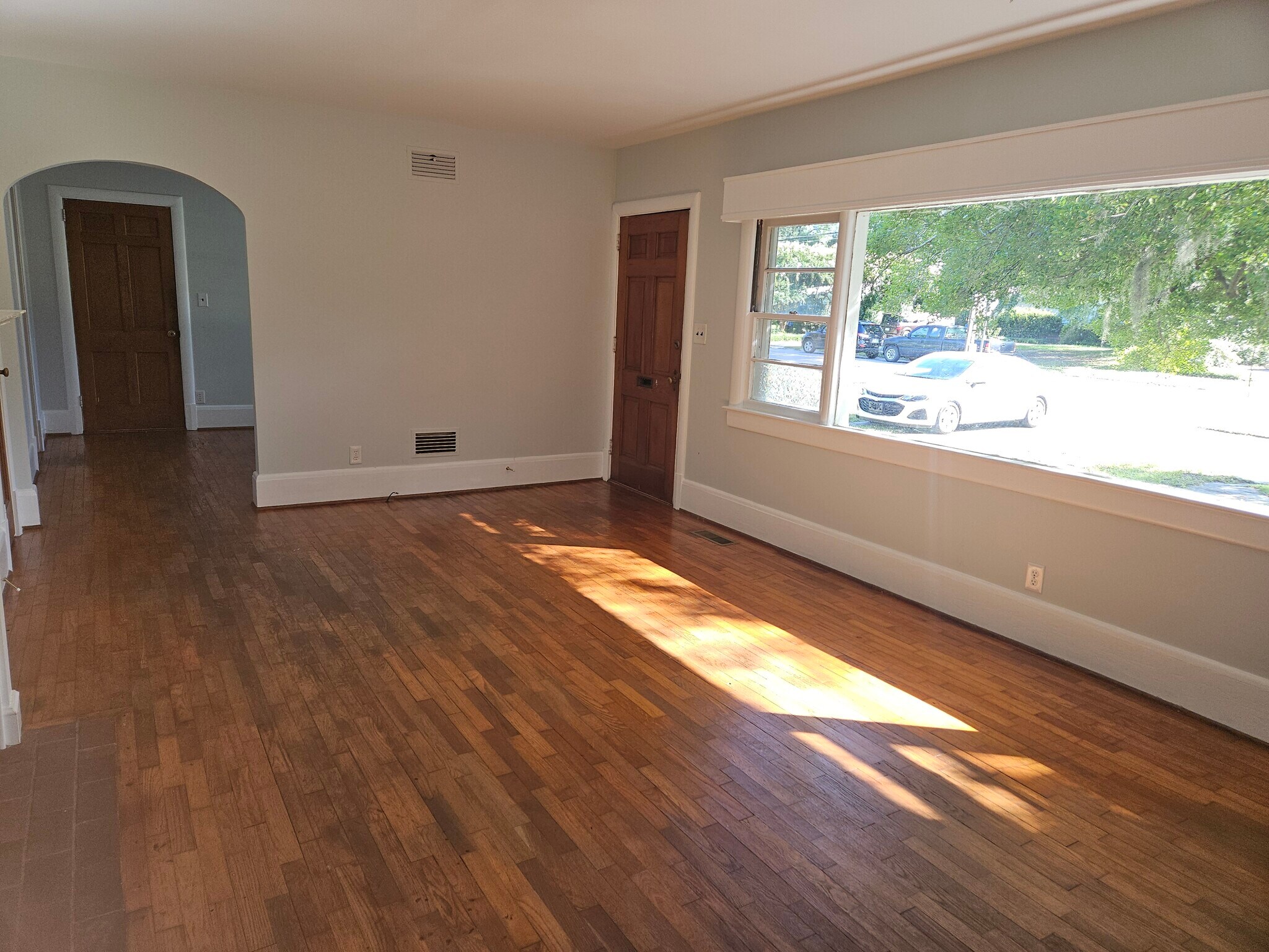 Building Photo - 2309 Camellia Dr