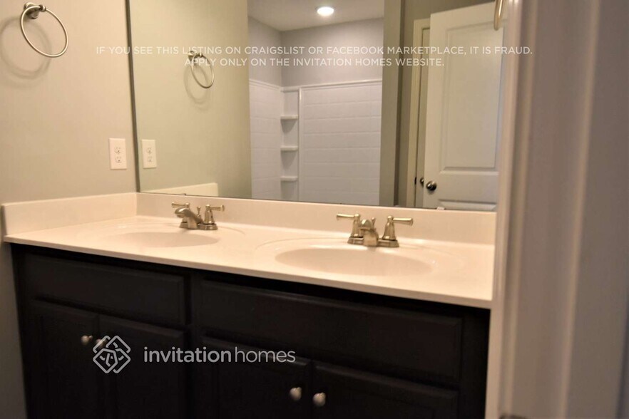 Building Photo - 237 S Great White Way