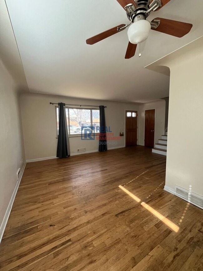 Building Photo - 2564 S Yates St