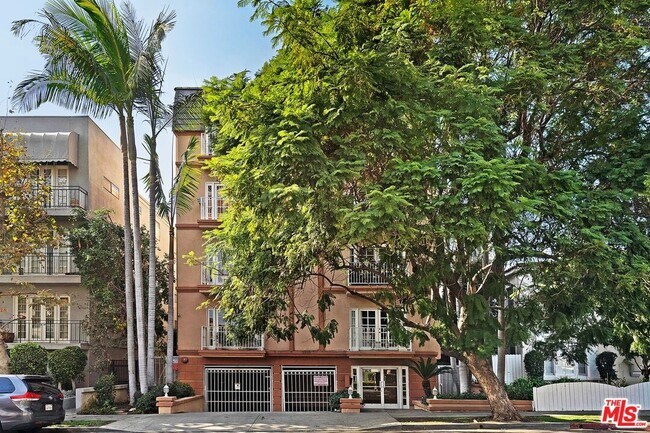 Building Photo - 2205 S Bentley Ave