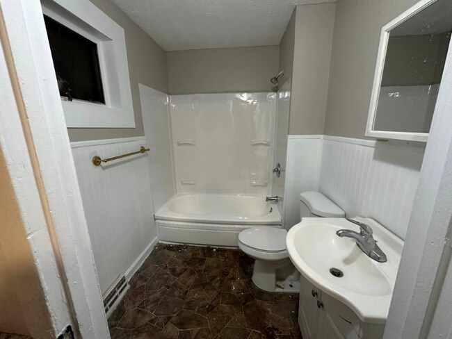 Building Photo - 109 Wilmore Pl