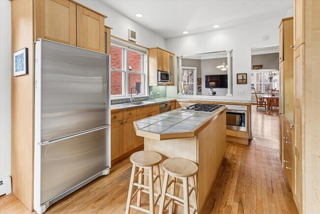 Building Photo - 3135 N Seminary Ave