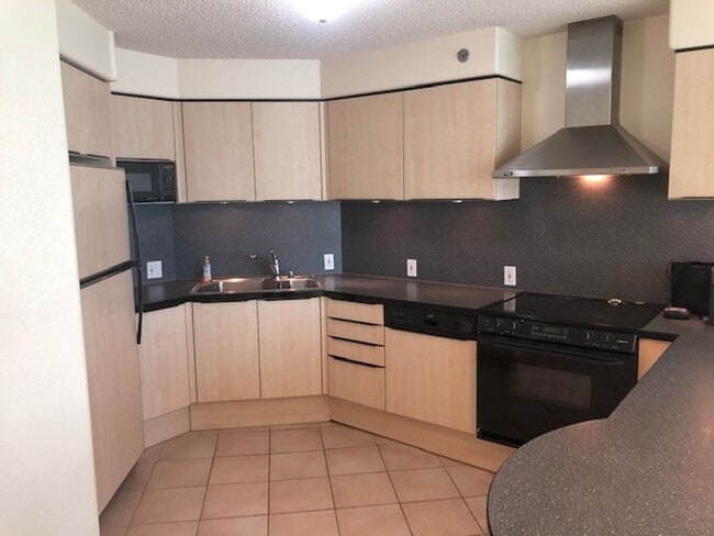 Building Photo - 1/1/1- One Archer Lane. Central AC!  WIFI & Cable included