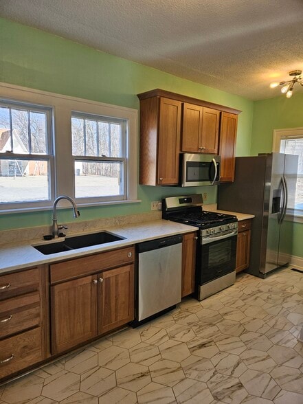 Building Photo - 2234 S Main St