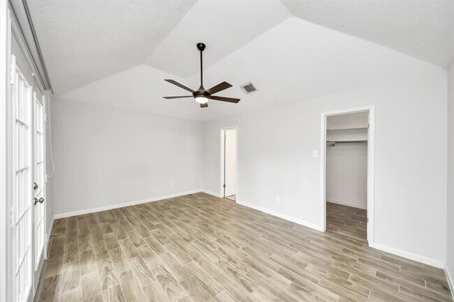 Building Photo - 2706 Plantation Dr