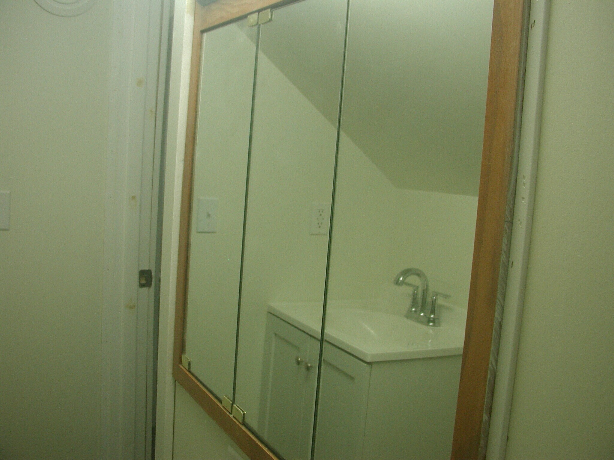 Building Photo - 241 E Ronning Ave