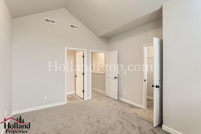 Building Photo - Stunning 2-Bedroom, 2.5-Bath Apartment wit...