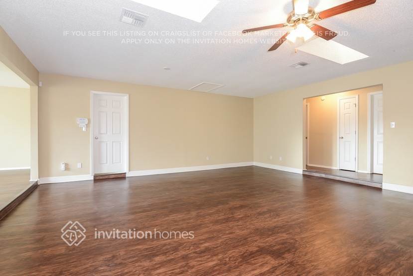 Building Photo - 2111 Almeria Way S