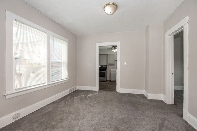 Building Photo - 2962 E 66th St