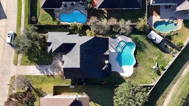 Building Photo - 6272 N Fawnlake Dr