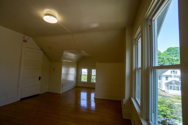 Building Photo - 971 Lancaster Ave
