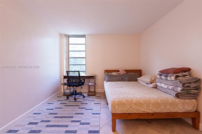 Building Photo - 8870 Fontainebleau Blvd