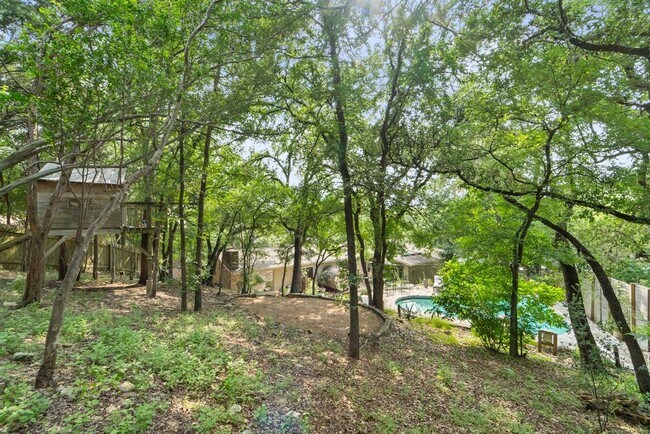 Building Photo - 2402 Rockingham Cir