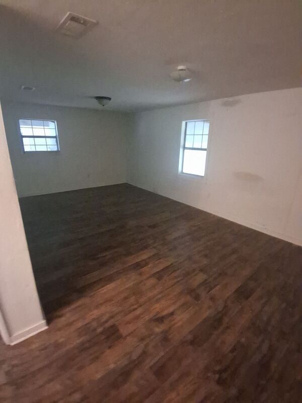 Building Photo - 3058 Woodside Dr