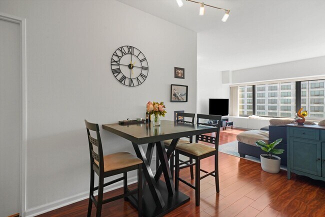 Building Photo - 175 E Delaware Pl