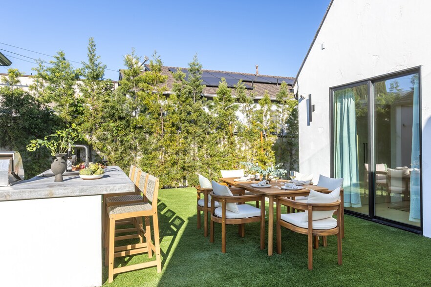 Building Photo - 1161 Stearns Dr