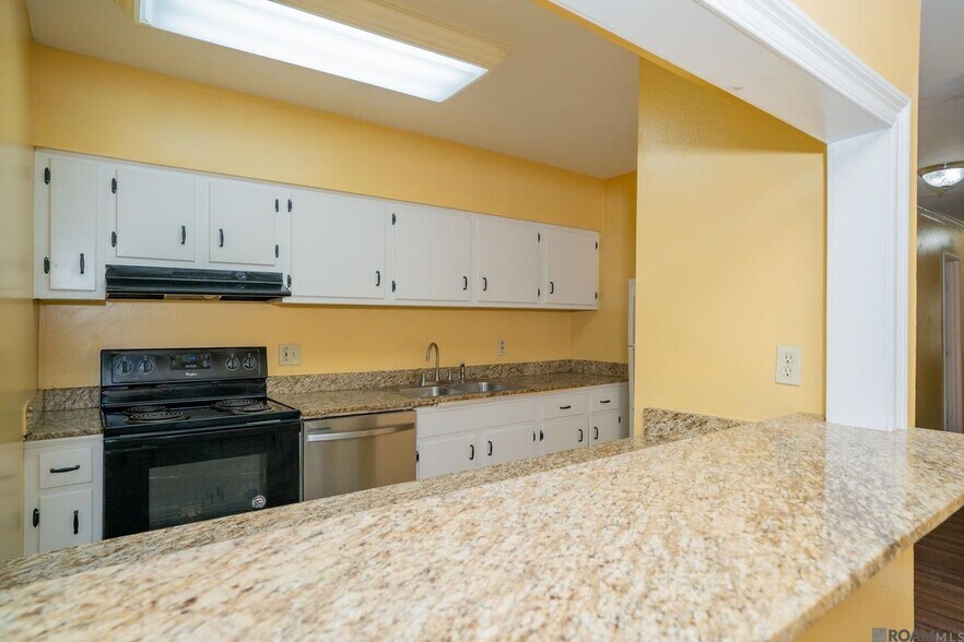 Building Photo - 4630 Southpark Dr