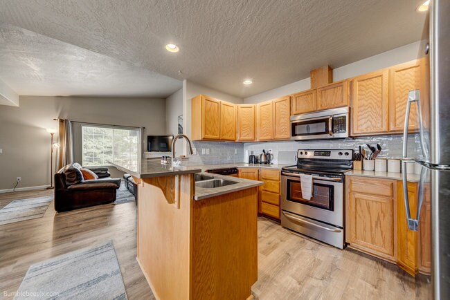 Building Photo - 931 N Goldenrod Ct