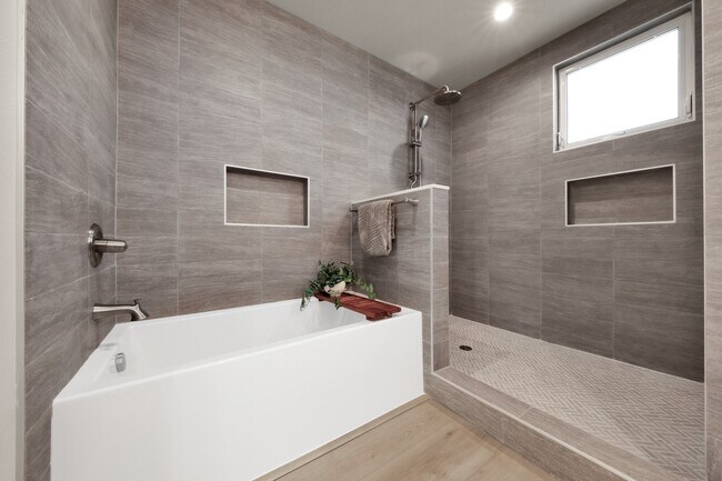 Upstairs Master Bathroom - 1729 Keeaumoku St