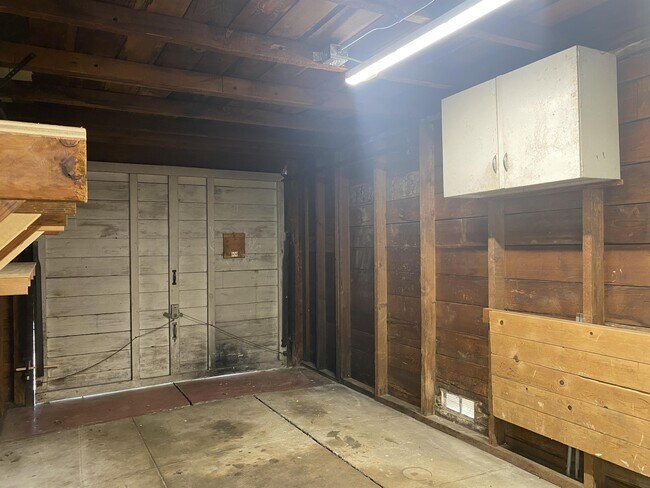Building Photo - 1401 Bellevue Ave