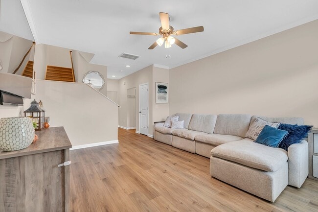 Building Photo - Beautiful 4BR Townhome in Mauldin - Whispe...
