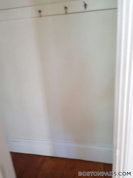 Building Photo - 533 Newbury St