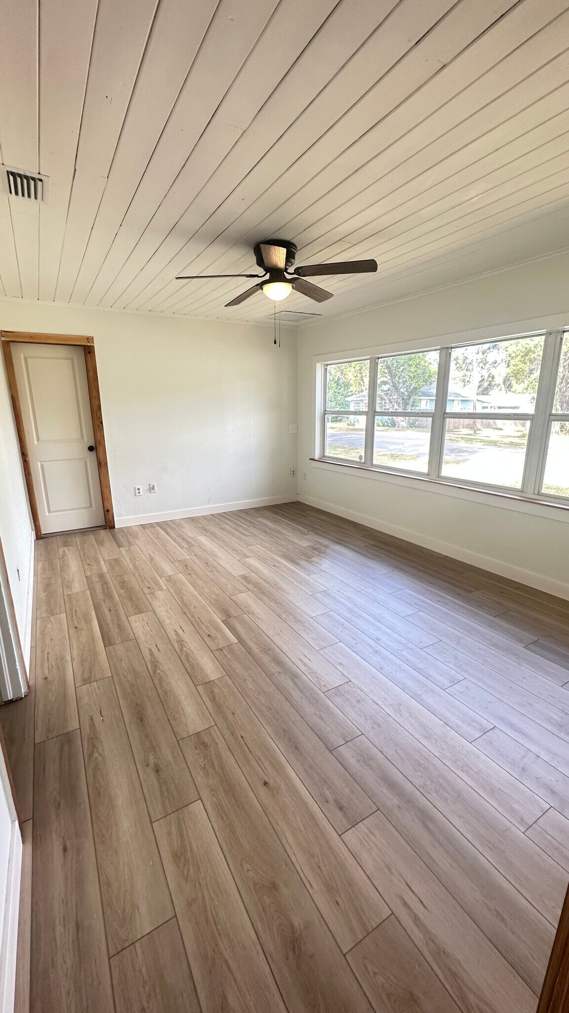 Living room - 4949 17th St