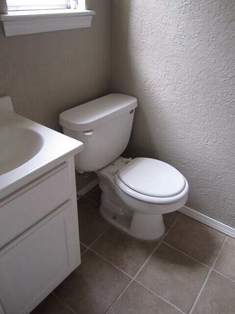 Building Photo - 4029 N Nicklas Ave