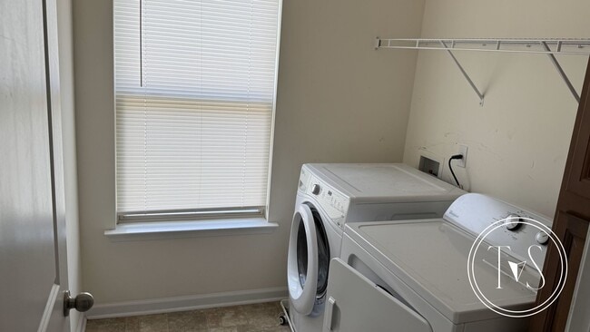 Building Photo - RATE DROP ALERT! (was $3000/month) and SUM...