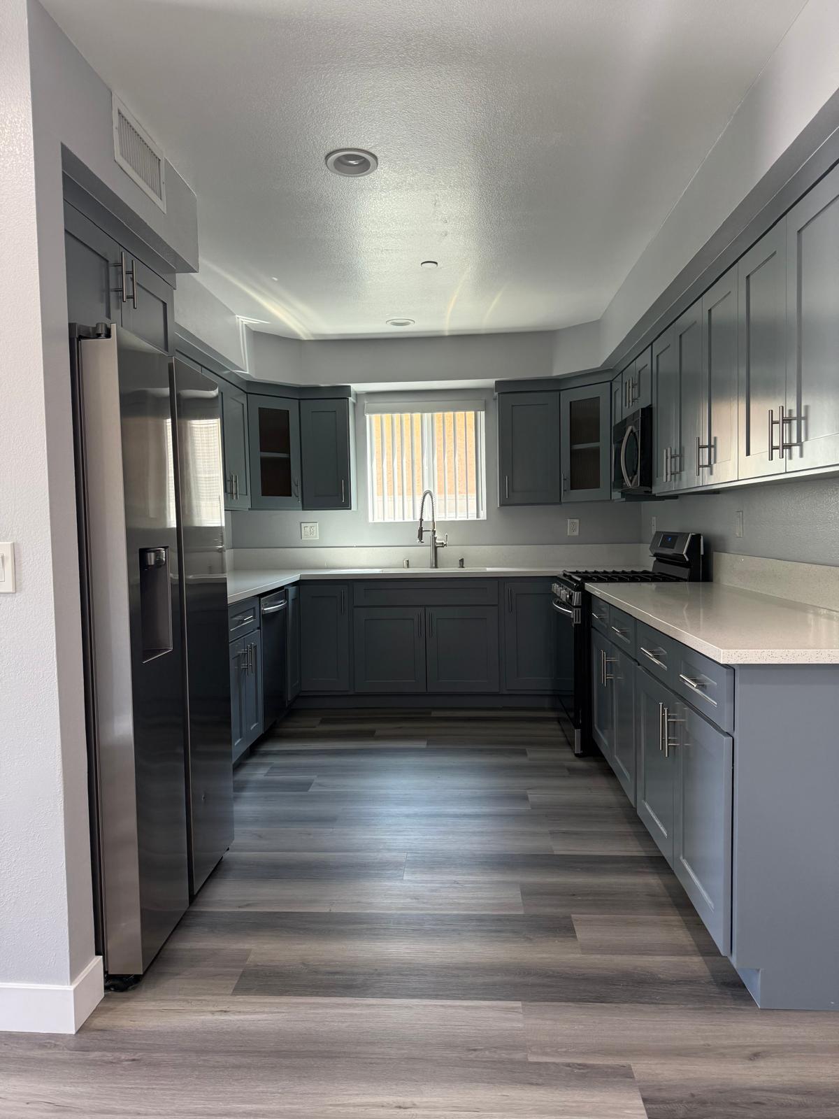 Building Photo - 1346 E Vernon Ave