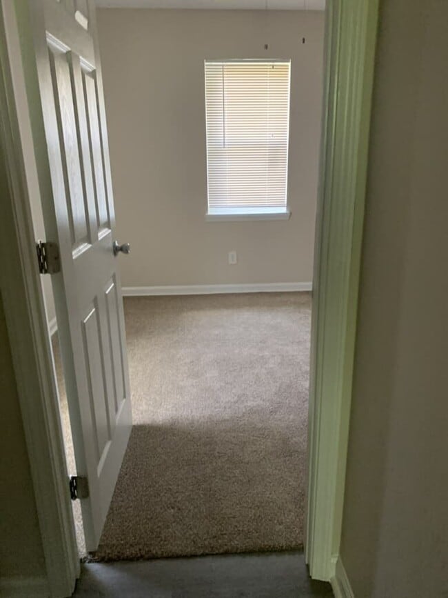 Building Photo - 9333 La Grange Rd