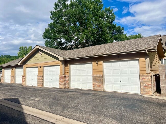 Building Photo - Amazing 3 bed, 3.5 bath Condo in Rigden Farm!