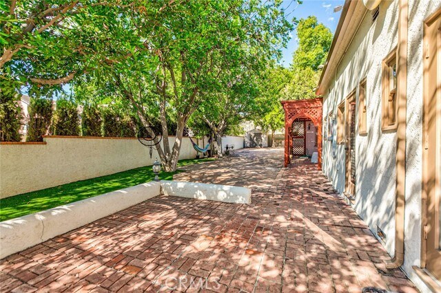 Building Photo - 971 N Citrus Dr