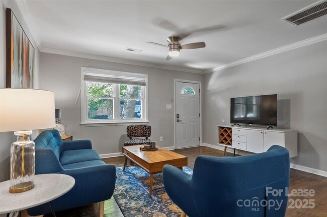 Building Photo - 2521 Dora Dr