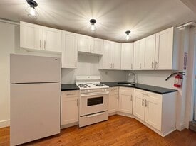 Building Photo - 31 Pearsall Ave