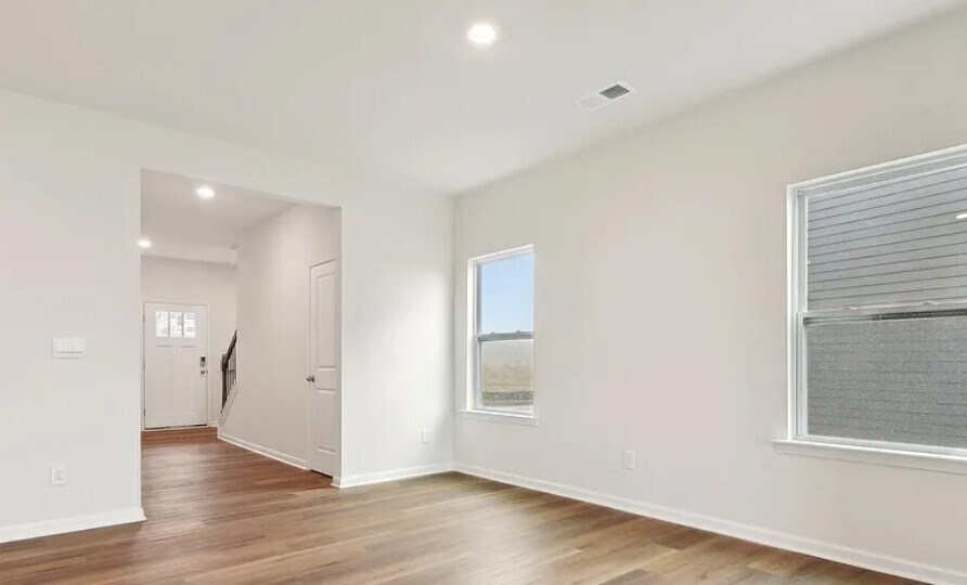 Building Photo - 8048 Plymouth Dr