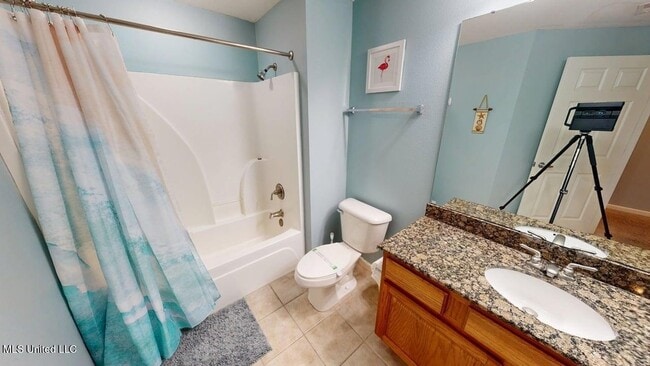 Building Photo - 2228 Beach Dr