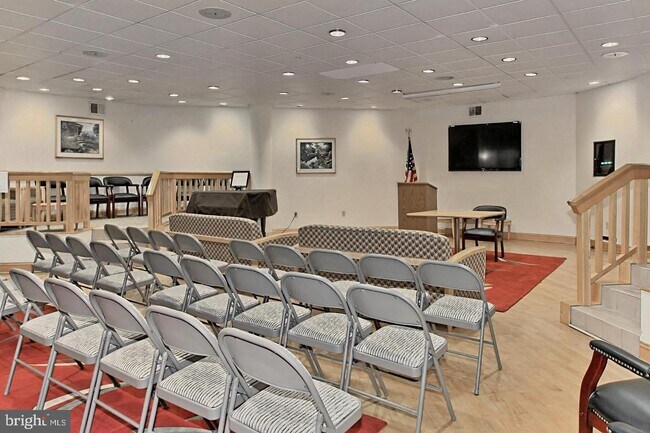 Building Photo - 5901 Mt Eagle Dr