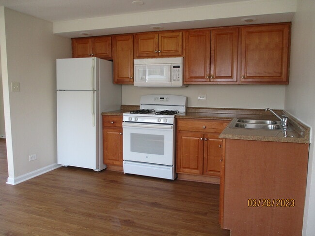 Building Photo - 4215 W 87th St