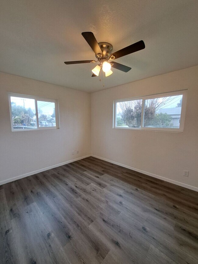 Building Photo - Single Level 2-Bedroom Home in Madera!